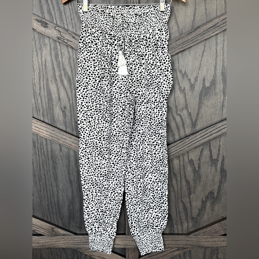 NWOT ⚫️ aerie jogger / cargo pant in a Black Polka Dot with Tassel Tie
